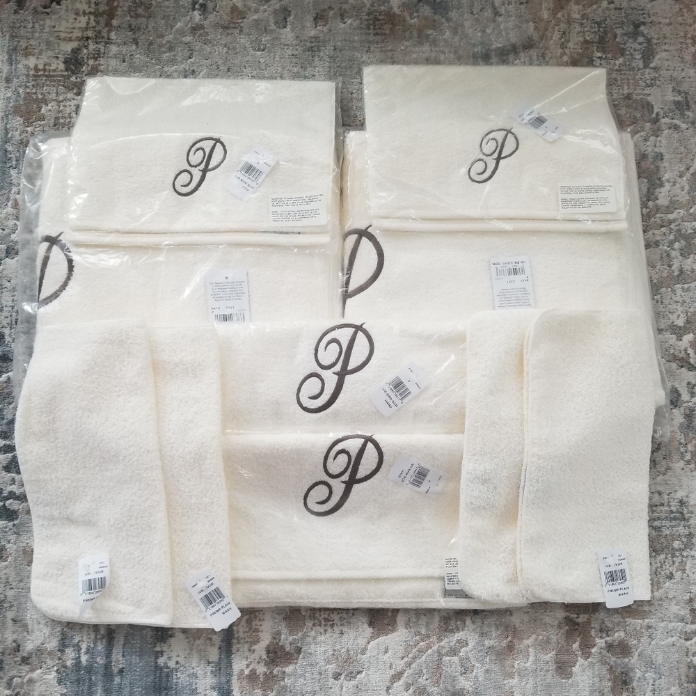 Avanti Premier Monogram Scripted "P" Towel Set